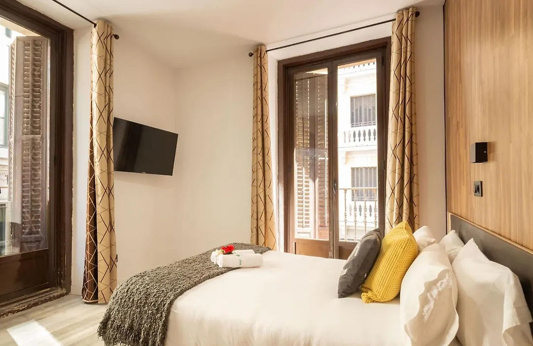 Apartamentos Day Madrid VALVERDE Centro Gran Via Sol Malasaña-1