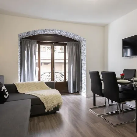 Apartamentos Day Madrid VALVERDE Centro Gran Via Sol Malasaña-2